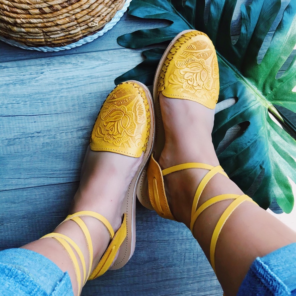 Yellow Laced up huaraches🌞